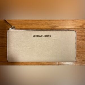 MICHAEL KORS Jet Set Travel Quarter Zip Wallet